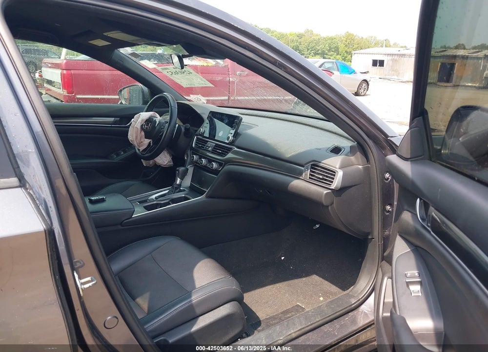 2018 HONDA ACCORD VIN: 1HGCV1F30JA210861