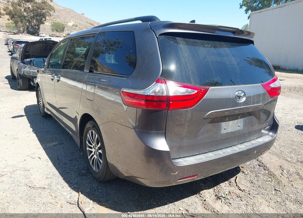 2018 TOYOTA SIENNA XLE 8 PASSENGER VIN: 5TDYZ3DC4JS953081