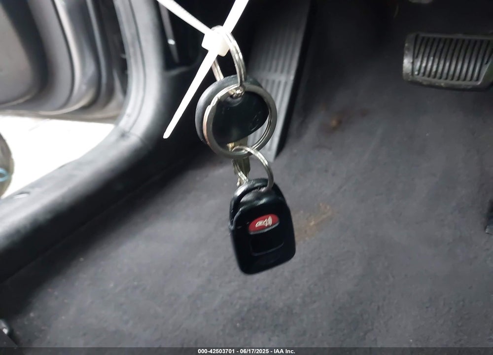 2012 HYUNDAI ELANTRA VIN: 5NPDH4AE7CH098138