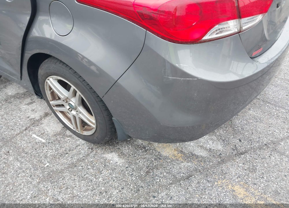 2012 HYUNDAI ELANTRA VIN: 5NPDH4AE7CH098138