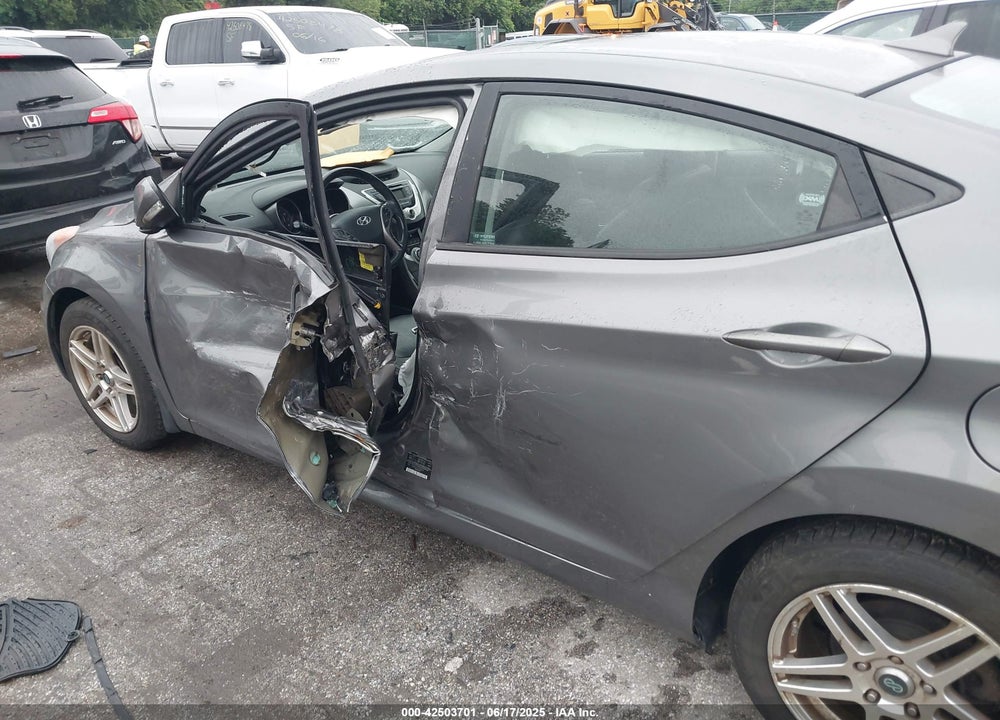 2012 HYUNDAI ELANTRA VIN: 5NPDH4AE7CH098138