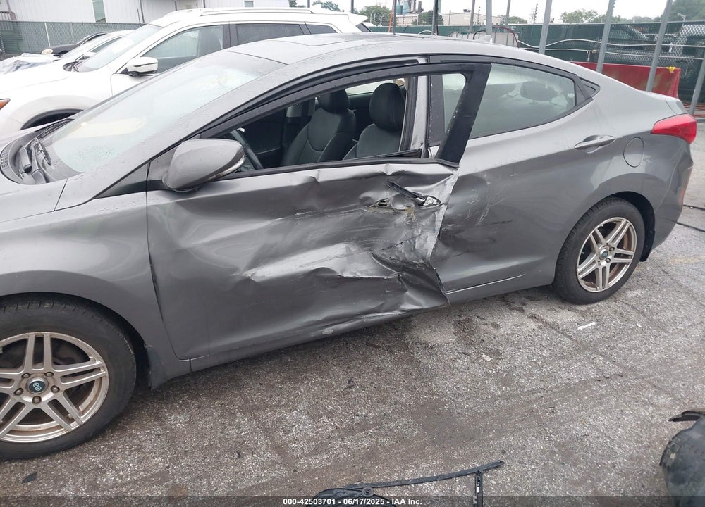 2012 HYUNDAI ELANTRA VIN: 5NPDH4AE7CH098138