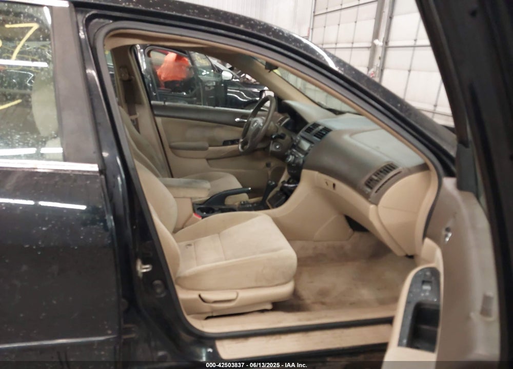 2004 HONDA ACCORD 2.4 LX VIN: 3HGCM56354G704701