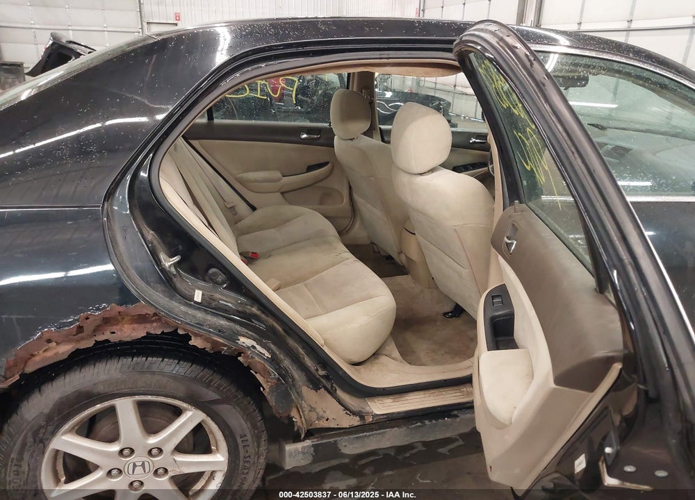 2004 HONDA ACCORD 2.4 LX VIN: 3HGCM56354G704701