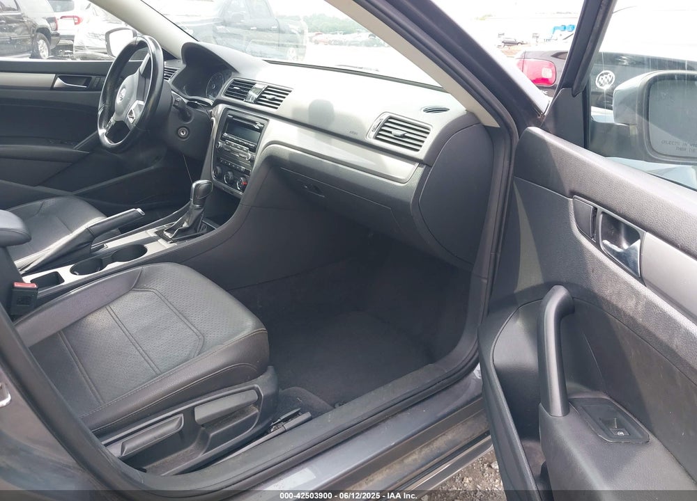 2015 VOLKSWAGEN PASSAT VIN: 1VWAT7A31FC016497