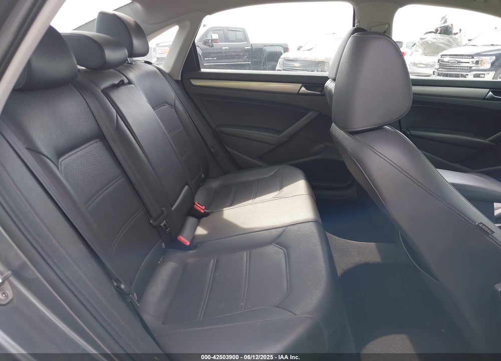 2015 VOLKSWAGEN PASSAT VIN: 1VWAT7A31FC016497
