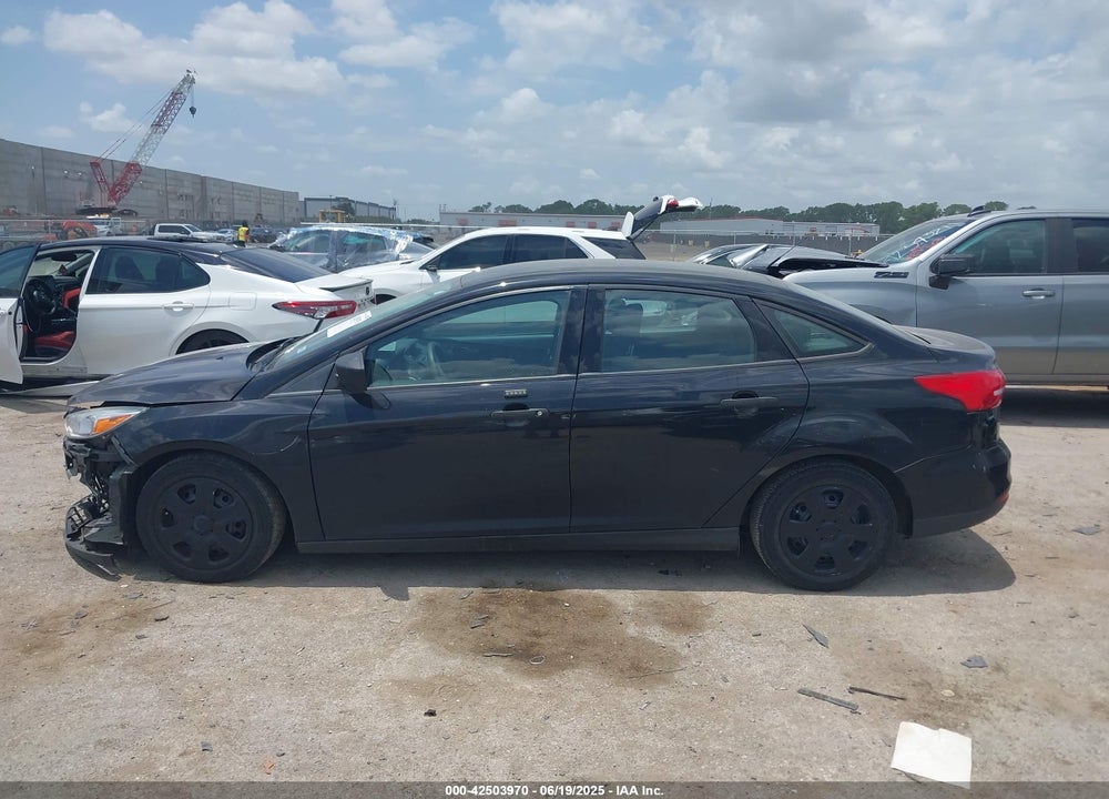 2016 FORD FOCUS VIN: 1FADP3E20GL233982