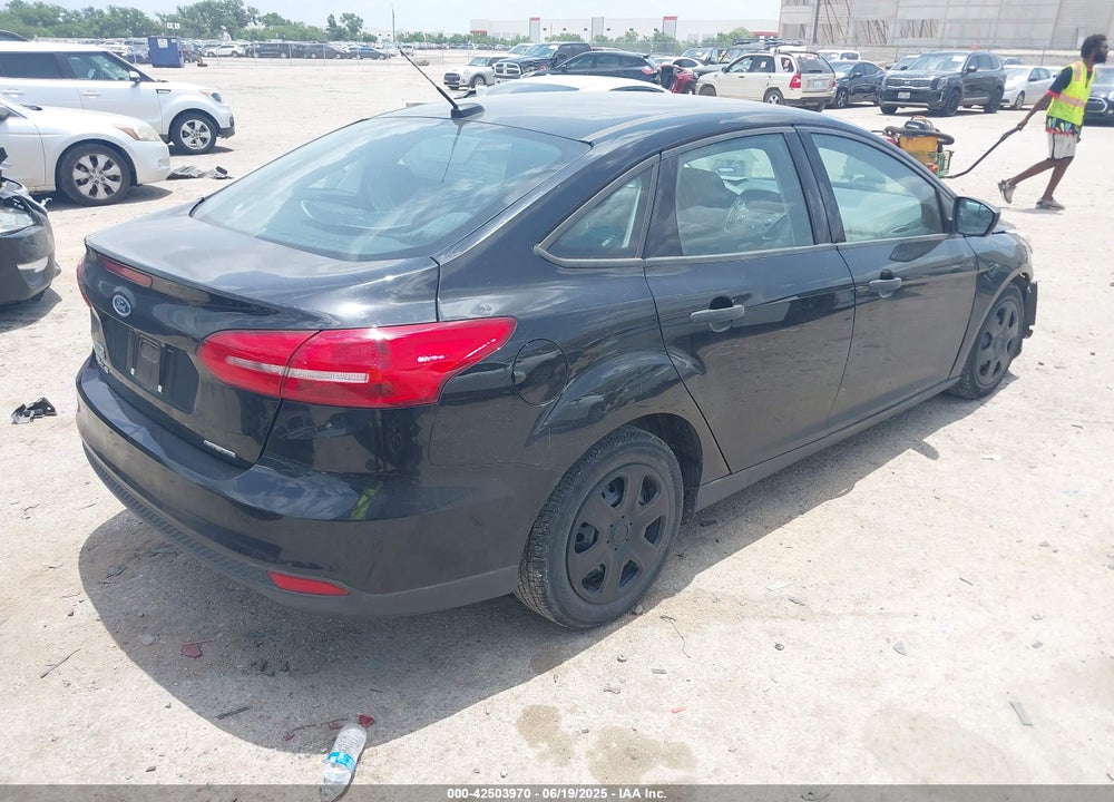 2016 FORD FOCUS VIN: 1FADP3E20GL233982