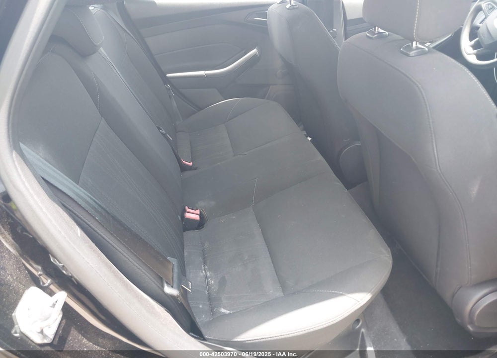 2016 FORD FOCUS VIN: 1FADP3E20GL233982