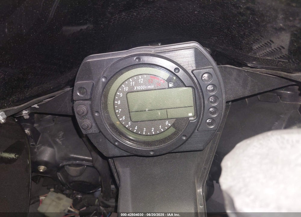 2004 KAWASAKI NINJA ZX 10R VIN: JKAZXCC174A015002