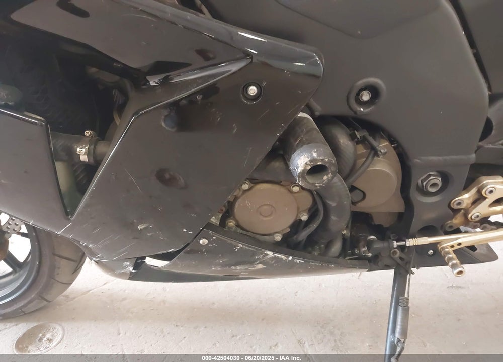 2004 KAWASAKI NINJA ZX 10R VIN: JKAZXCC174A015002