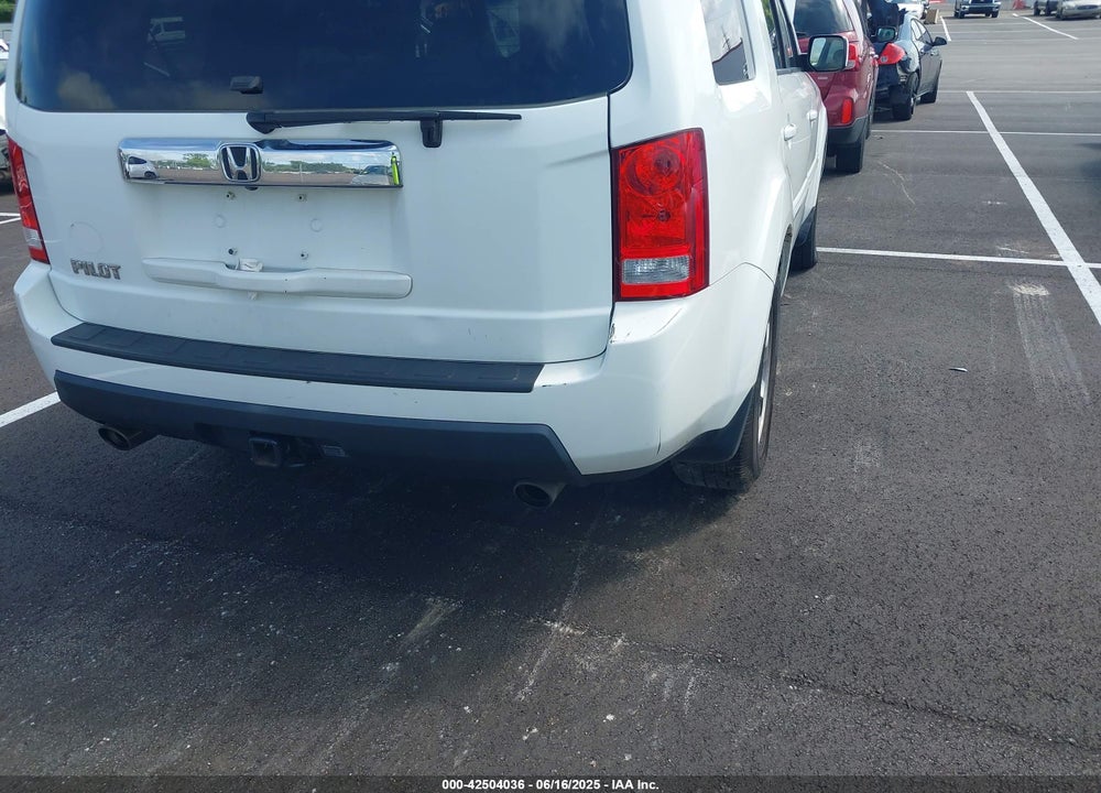 2011 HONDA PILOT EX-L VIN: 5FNYF3H51BB032575