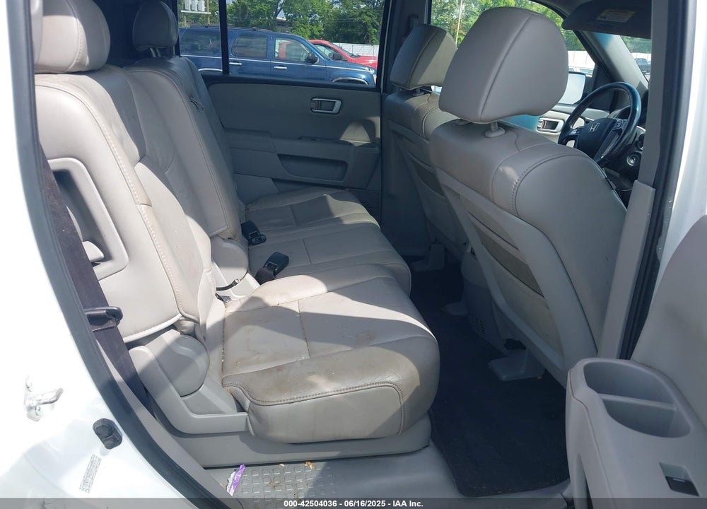 2011 HONDA PILOT EX-L VIN: 5FNYF3H51BB032575
