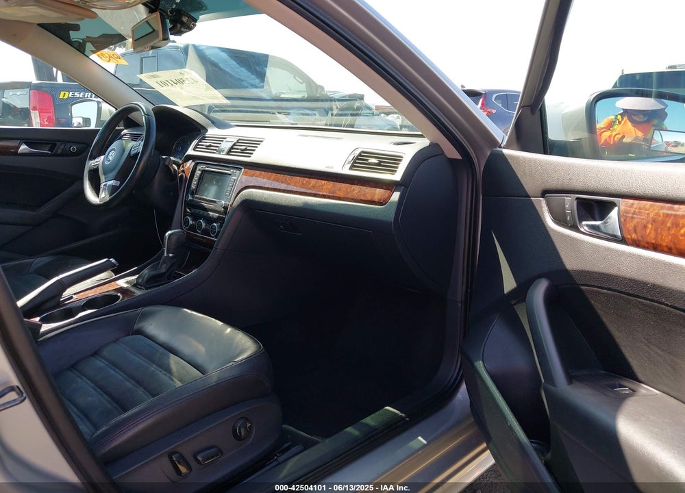 2013 VOLKSWAGEN PASSAT VIN: 1VWCN7A39DC047044
