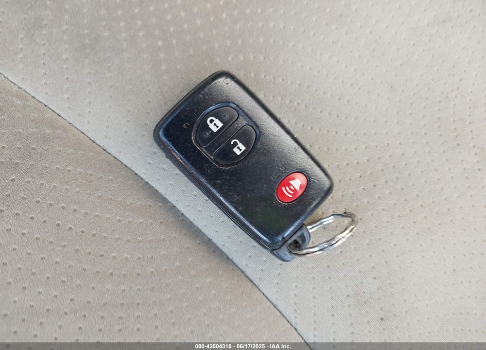 2011 TOYOTA PRIUS TWO VIN: JTDKN3DU0B0253881