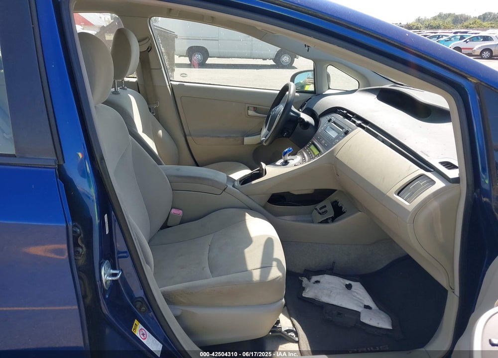2011 TOYOTA PRIUS TWO VIN: JTDKN3DU0B0253881
