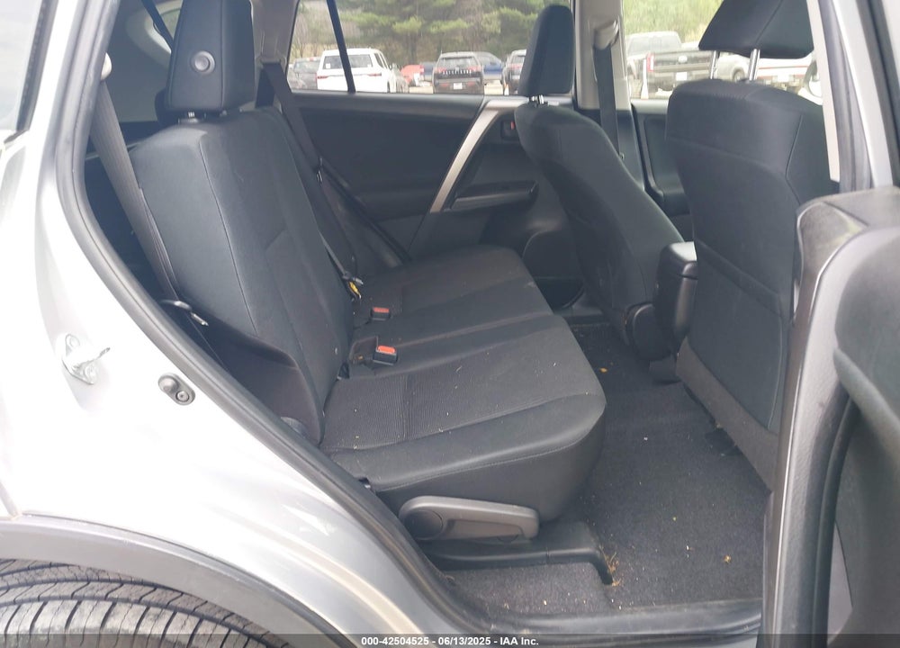 2018 TOYOTA RAV4 VIN: JTMBFREV0JJ208701