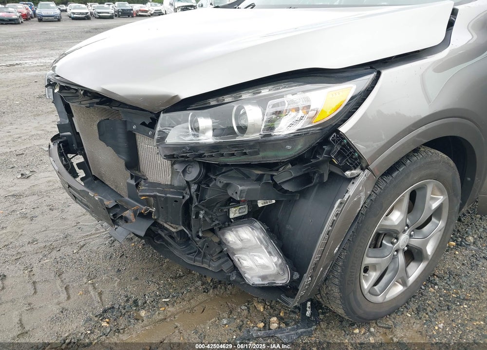 2016 KIA SORENTO VIN: 5XYPKDA15GG011894