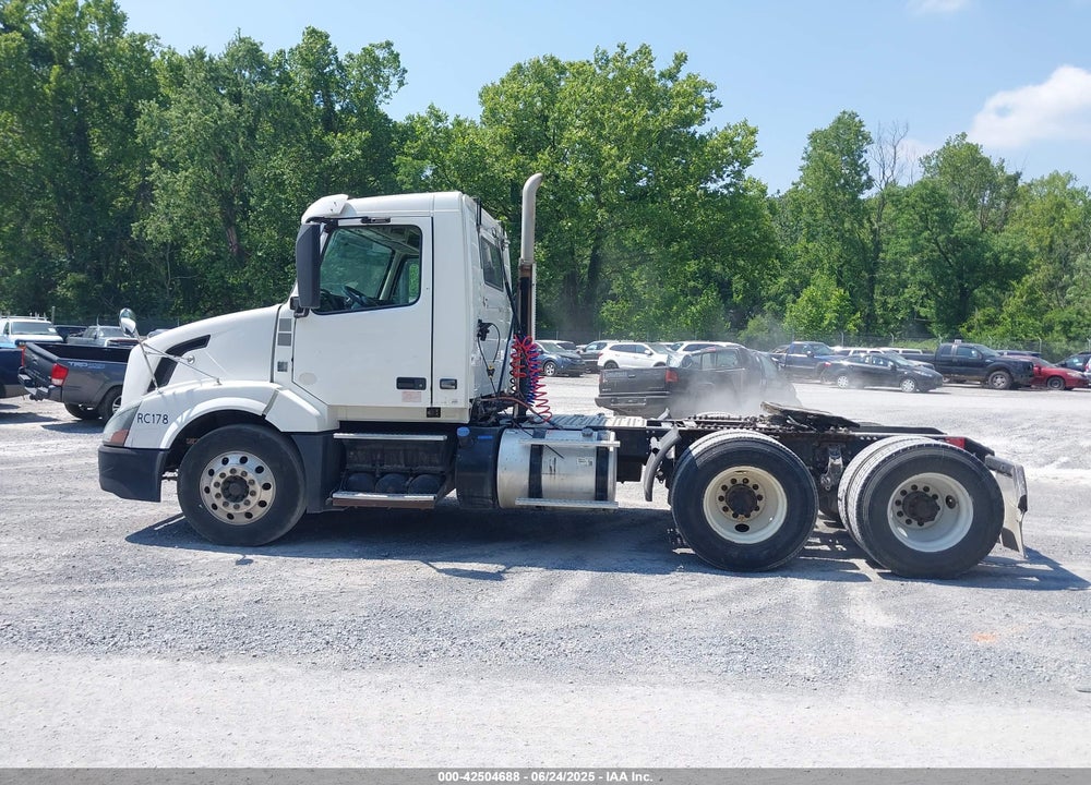 2014 VOLVO VN VNL VIN: 4V4NC9EH3EN172392