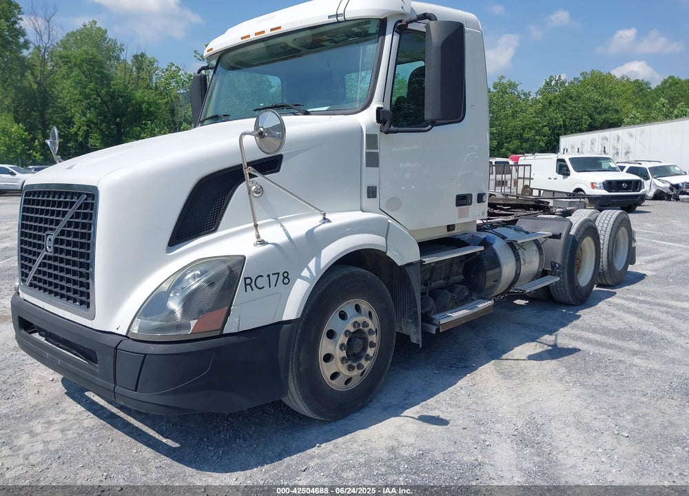 2014 VOLVO VN VNL VIN: 4V4NC9EH3EN172392