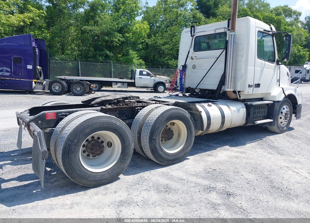 2014 VOLVO VN VNL VIN: 4V4NC9EH3EN172392