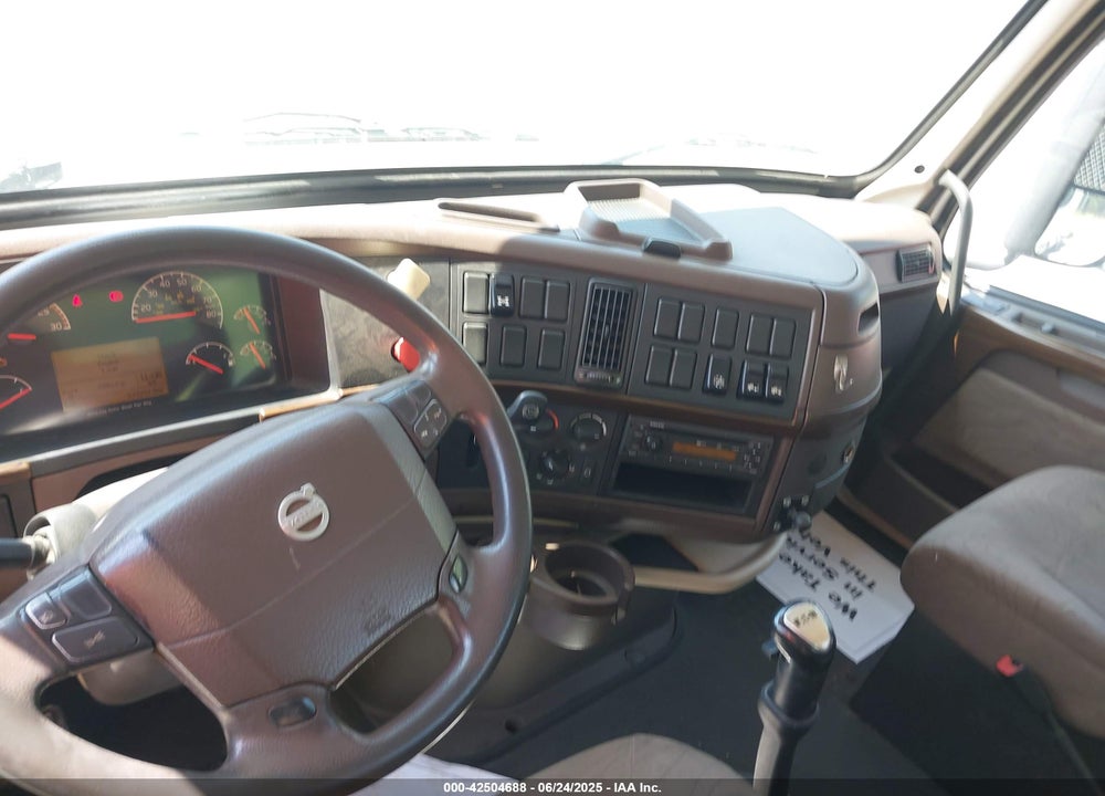 2014 VOLVO VN VNL VIN: 4V4NC9EH3EN172392