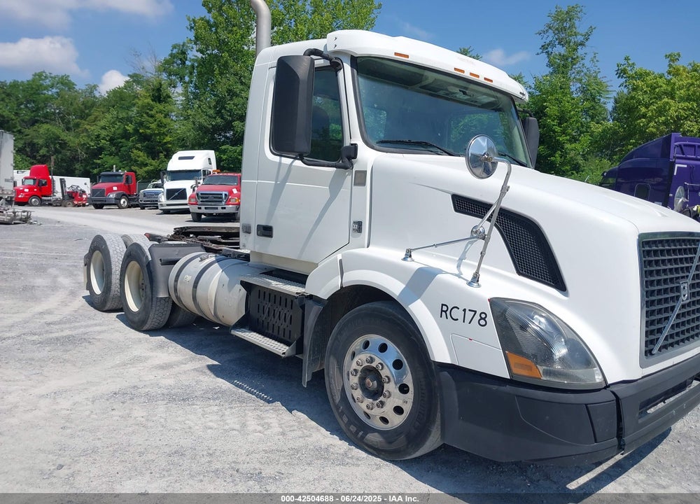 2014 VOLVO VN VNL VIN: 4V4NC9EH3EN172392