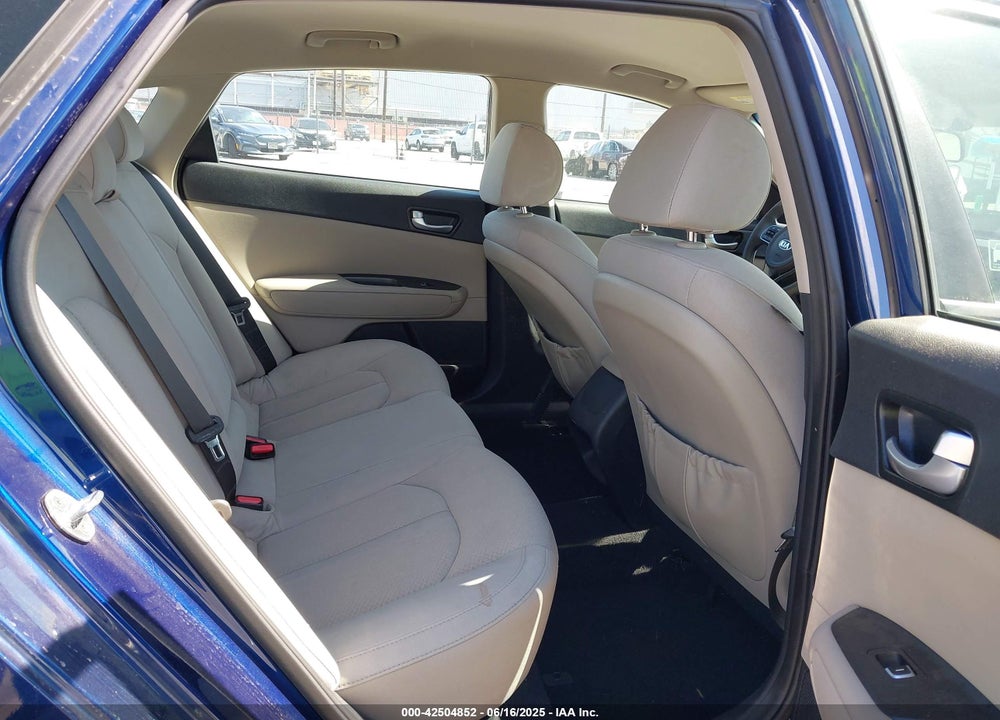 2016 KIA OPTIMA VIN: 5XXGT4L35GG088782
