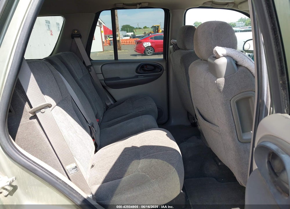 2004 CHEVROLET TRAILBLAZER LS VIN: 1GNDT13S242316013