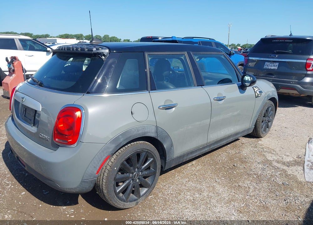 2015 MINI COOPER VIN: WMWXS5C55FT833925