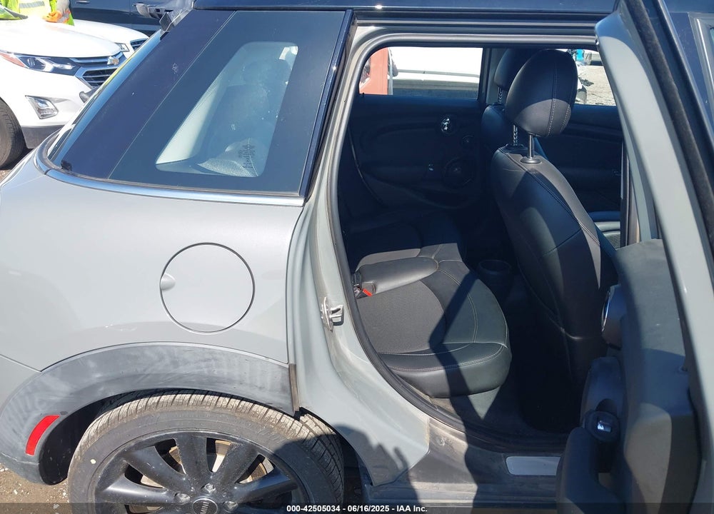 2015 MINI COOPER VIN: WMWXS5C55FT833925