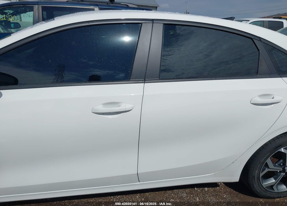 2021 KIA FORTE LXS VIN: 3KPF24AD5ME331800