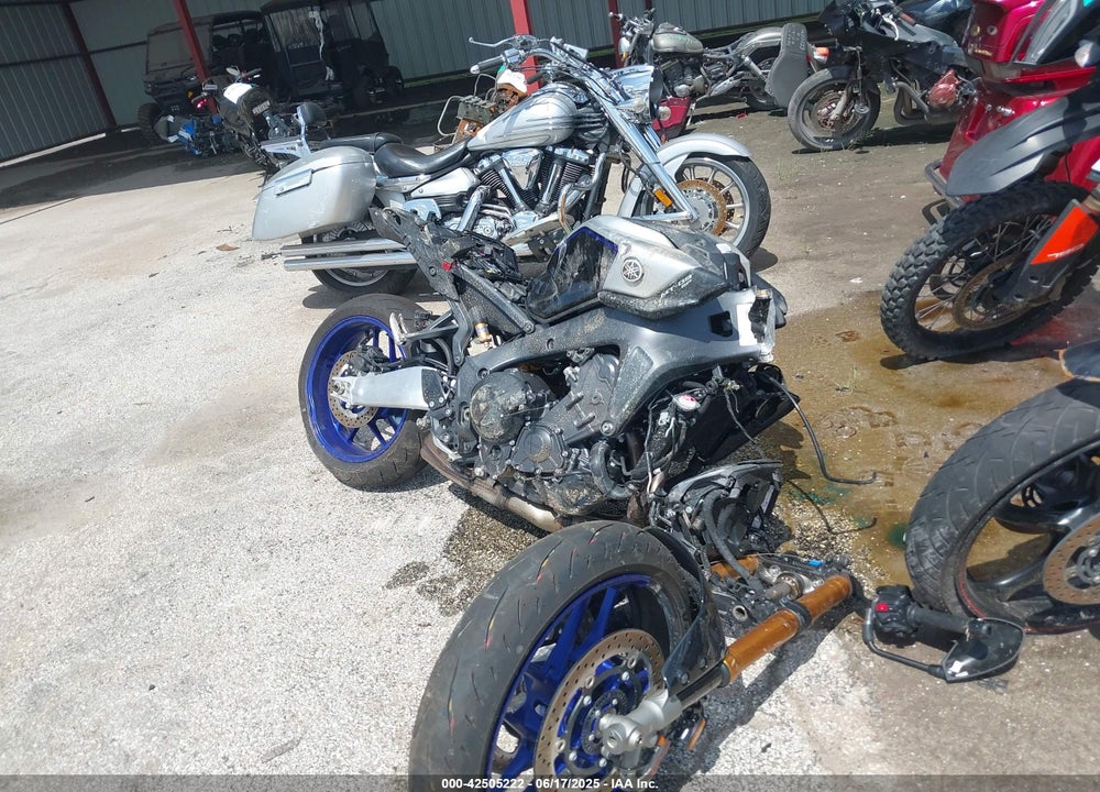 2025 YAMAHA MT09 SP VIN: JYARN95E4SA000819