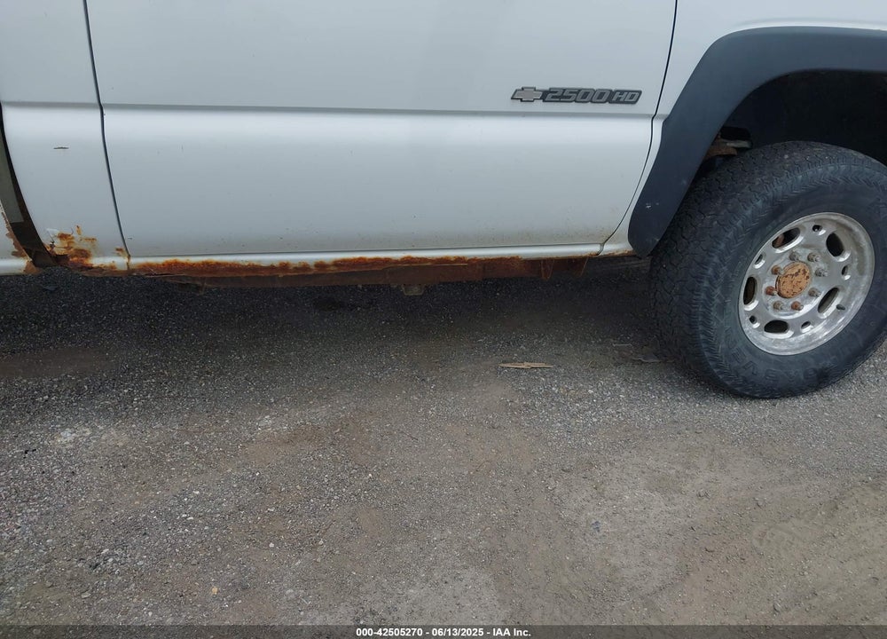 2005 CHEVROLET SILVERADO 2500HD WORK TRUCK VIN: 1GCHK24U25E283372