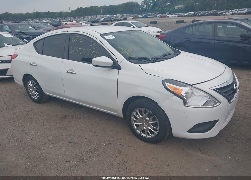2019 NISSAN VERSA 1.6 SV VIN: 3N1CN7AP2KL827591