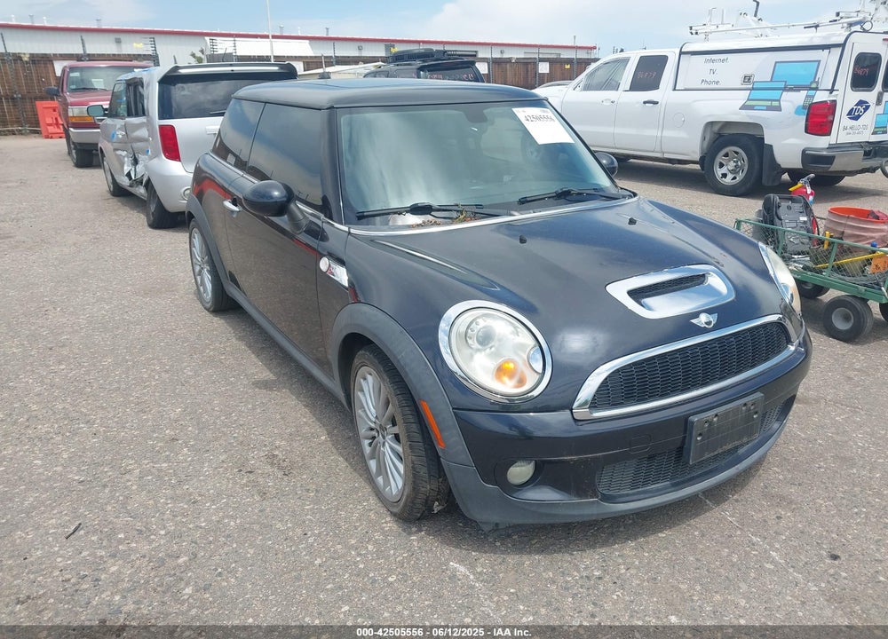 2008 MINI COOPER S VIN: WMWMF73528TV34513
