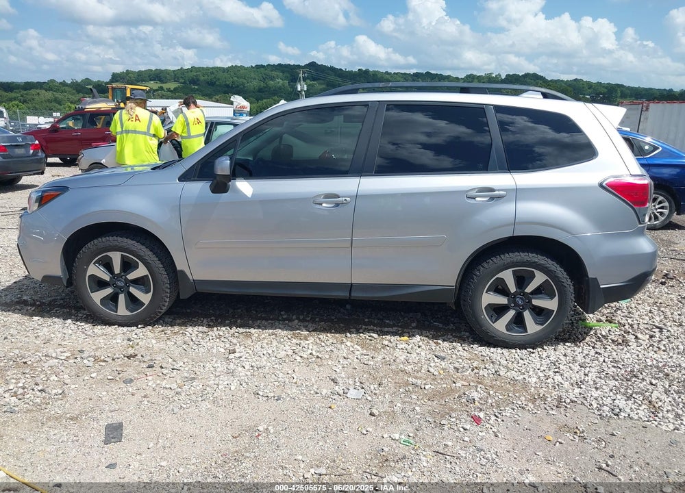 2018 SUBARU FORESTER VIN: JF2SJAECXJH515171