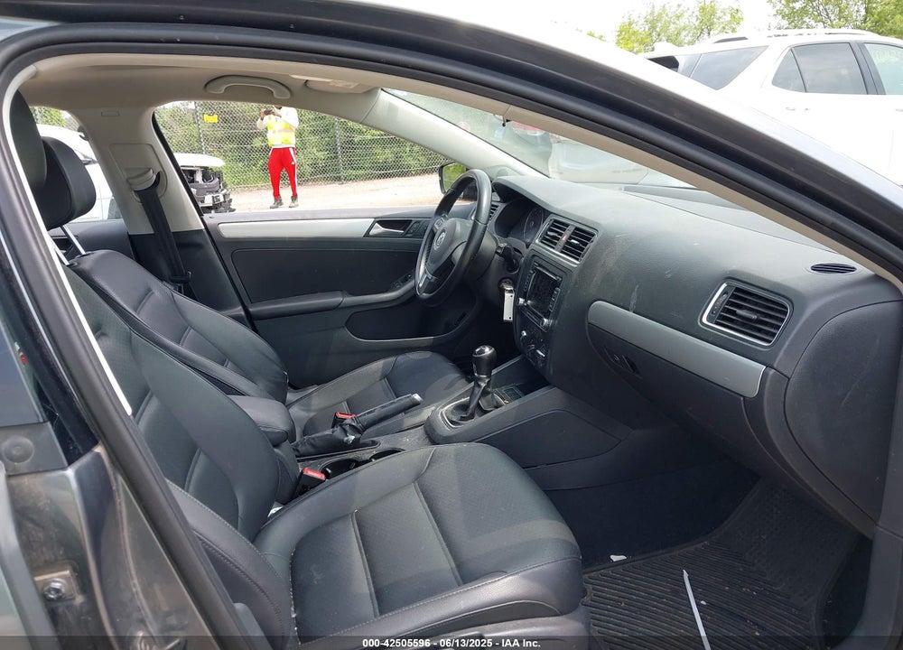 2013 VOLKSWAGEN JETTA VIN: 3VWBX7AJ3DM434661