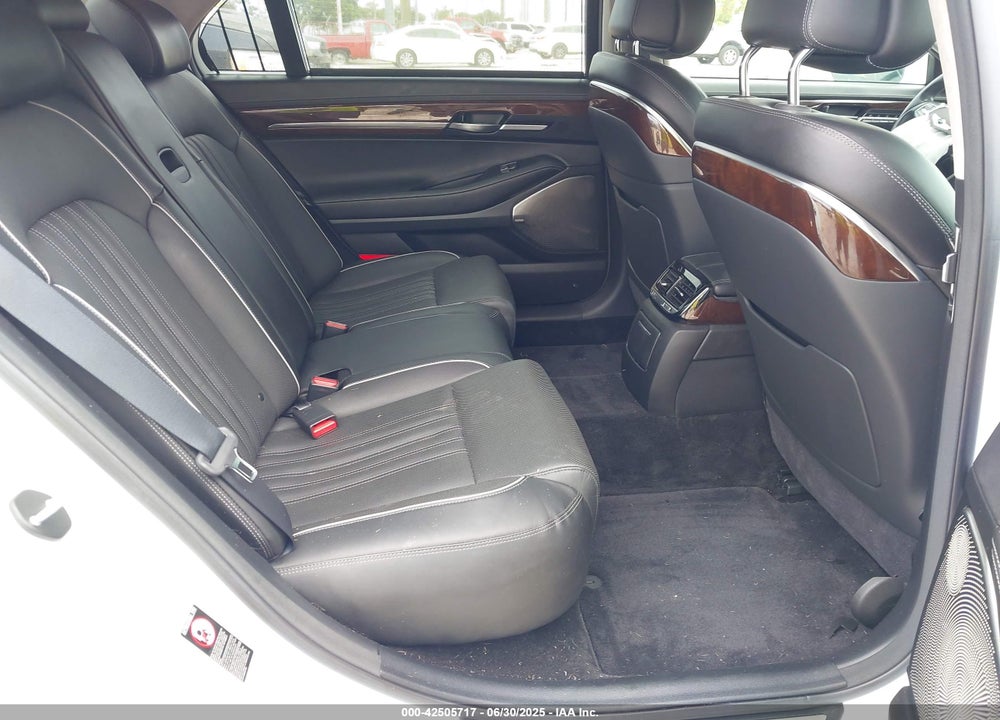 2018 GENESIS G90 3.3T PREMIUM VIN: KMHG34JA3JU047128