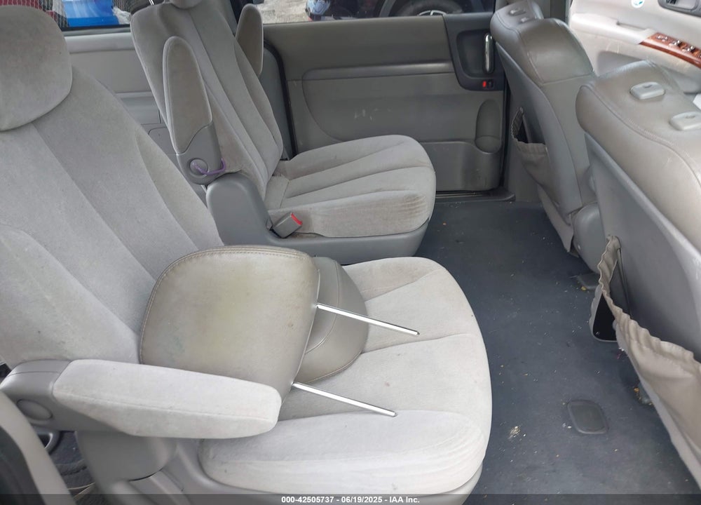 2011 KIA SEDONA EX VIN: KNDMH4C74B6398520
