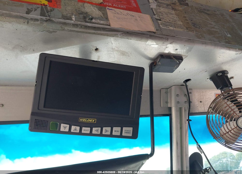 2002 FREIGHTLINER CHASSIS M LINE WALK-IN VAN VIN: 4UZAANBW82CJ99831