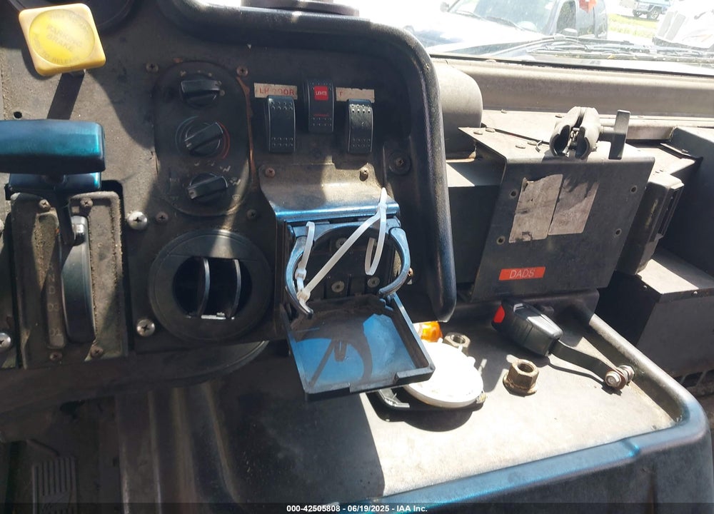 2002 FREIGHTLINER CHASSIS M LINE WALK-IN VAN VIN: 4UZAANBW82CJ99831