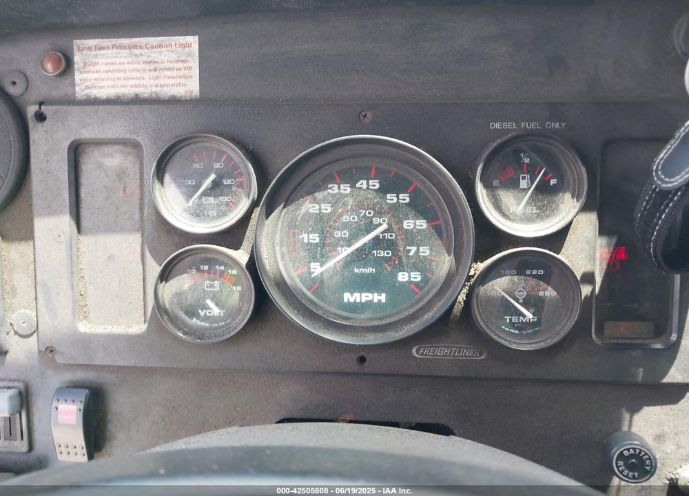 2002 FREIGHTLINER CHASSIS M LINE WALK-IN VAN VIN: 4UZAANBW82CJ99831