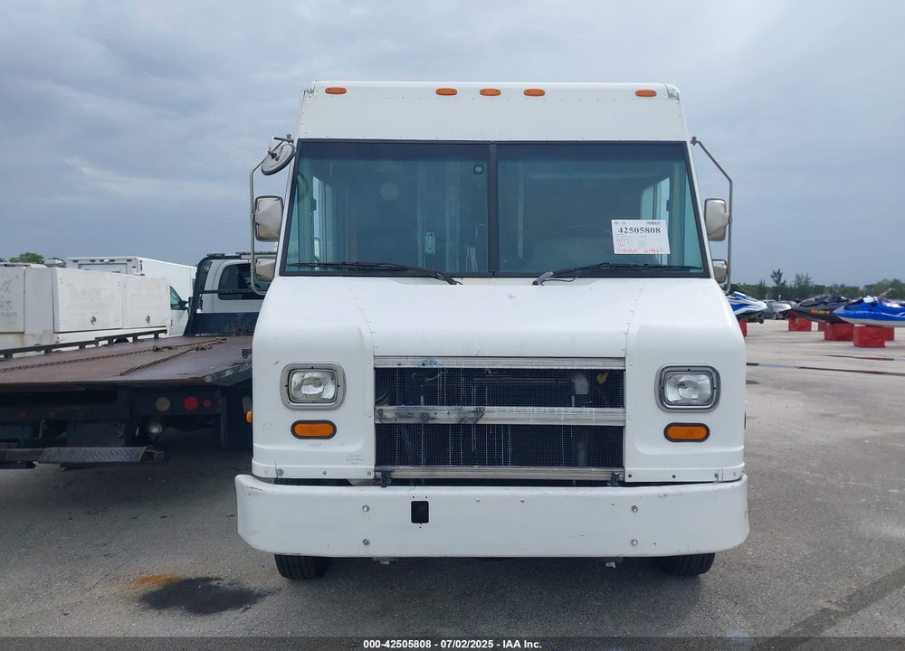 2002 FREIGHTLINER CHASSIS M LINE WALK-IN VAN VIN: 4UZAANBW82CJ99831