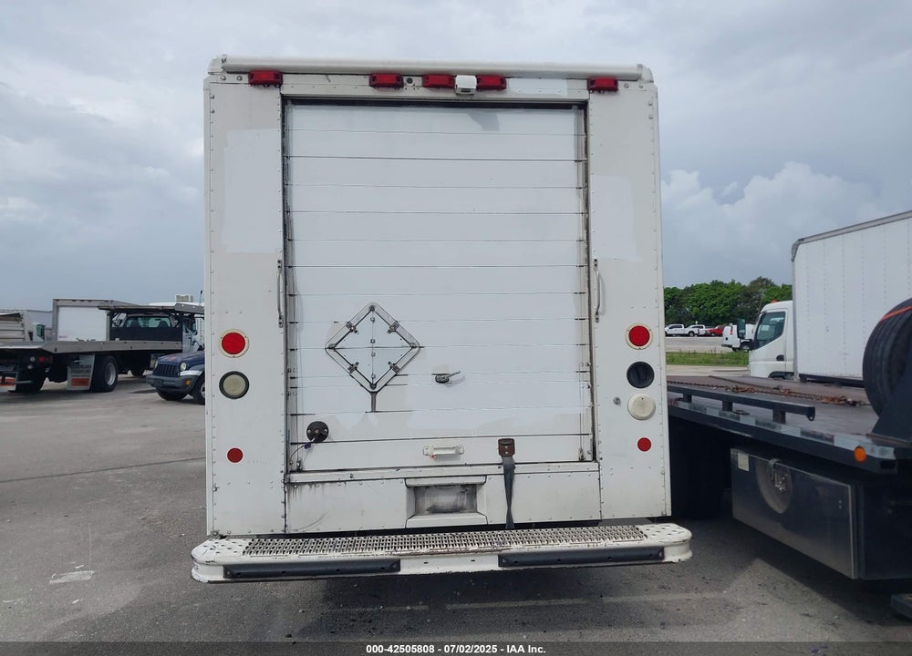 2002 FREIGHTLINER CHASSIS M LINE WALK-IN VAN VIN: 4UZAANBW82CJ99831