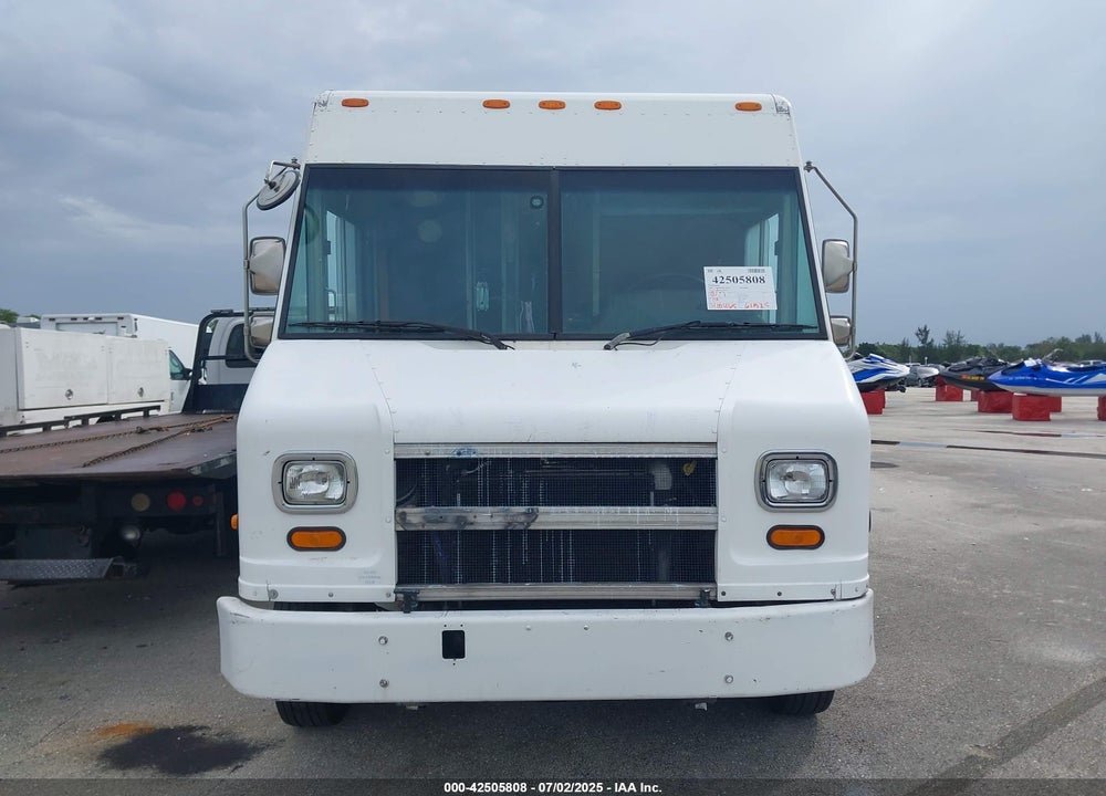 2002 FREIGHTLINER CHASSIS M LINE WALK-IN VAN VIN: 4UZAANBW82CJ99831