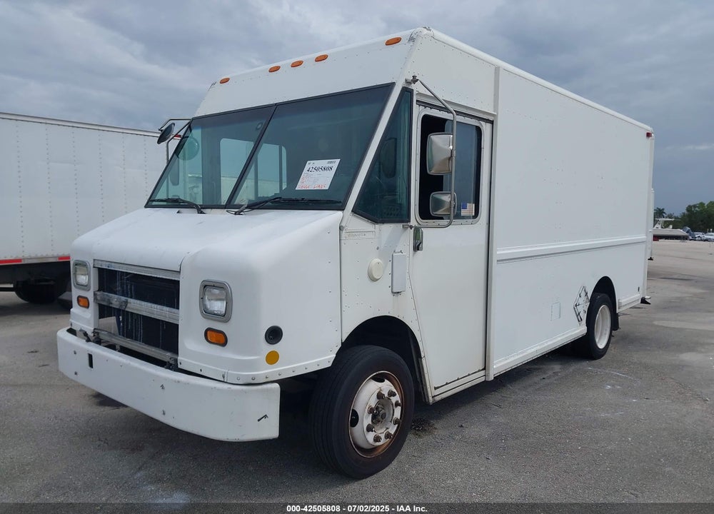 2002 FREIGHTLINER CHASSIS M LINE WALK-IN VAN VIN: 4UZAANBW82CJ99831