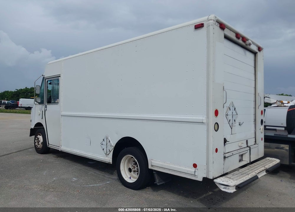 2002 FREIGHTLINER CHASSIS M LINE WALK-IN VAN VIN: 4UZAANBW82CJ99831