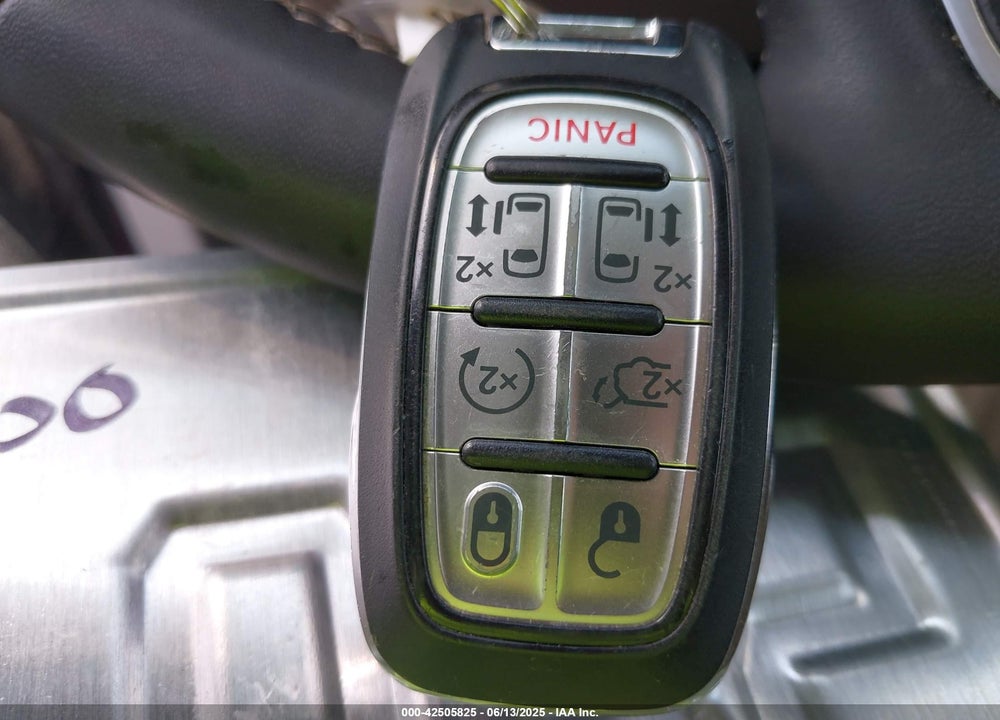 2023 CHRYSLER PACIFICA TOURING L VIN: 2C4RC1BGXPR571557