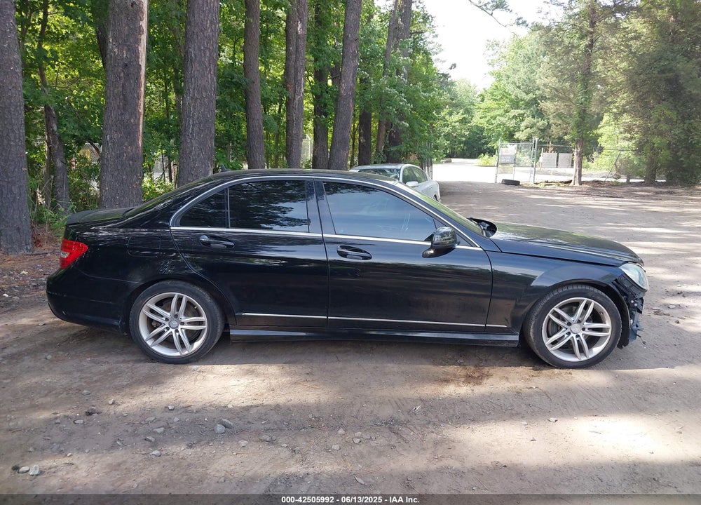 2014 MERCEDES-BENZ C 250 LUXURY/SPORT VIN: WDDGF4HB3EA931402